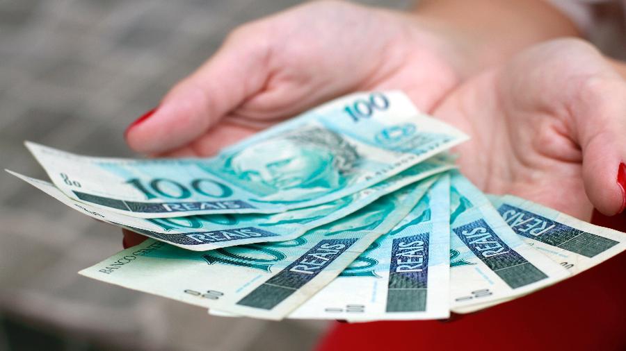 reais-dinheiro-mulher-1581518829492_v2_900x506 4 Fontes de Renda Pouco Conhecidas (Mas Extremamente Lucrativas) Para Construir Patrimônio em 2025